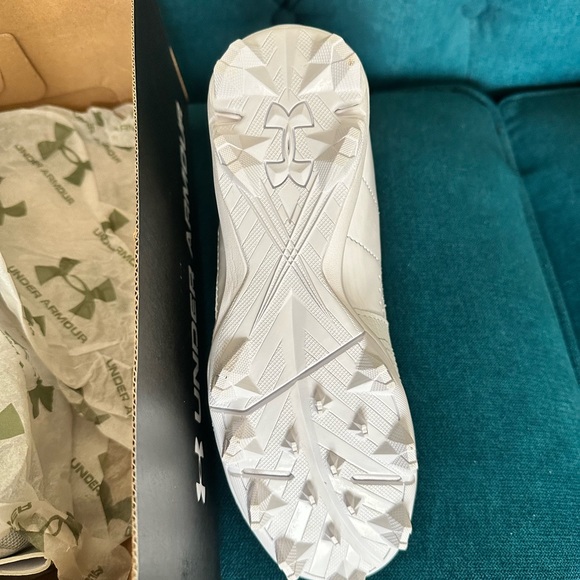 Under Armour Bryce Harper Baseball Cleats in White. - Picture 4 of 4